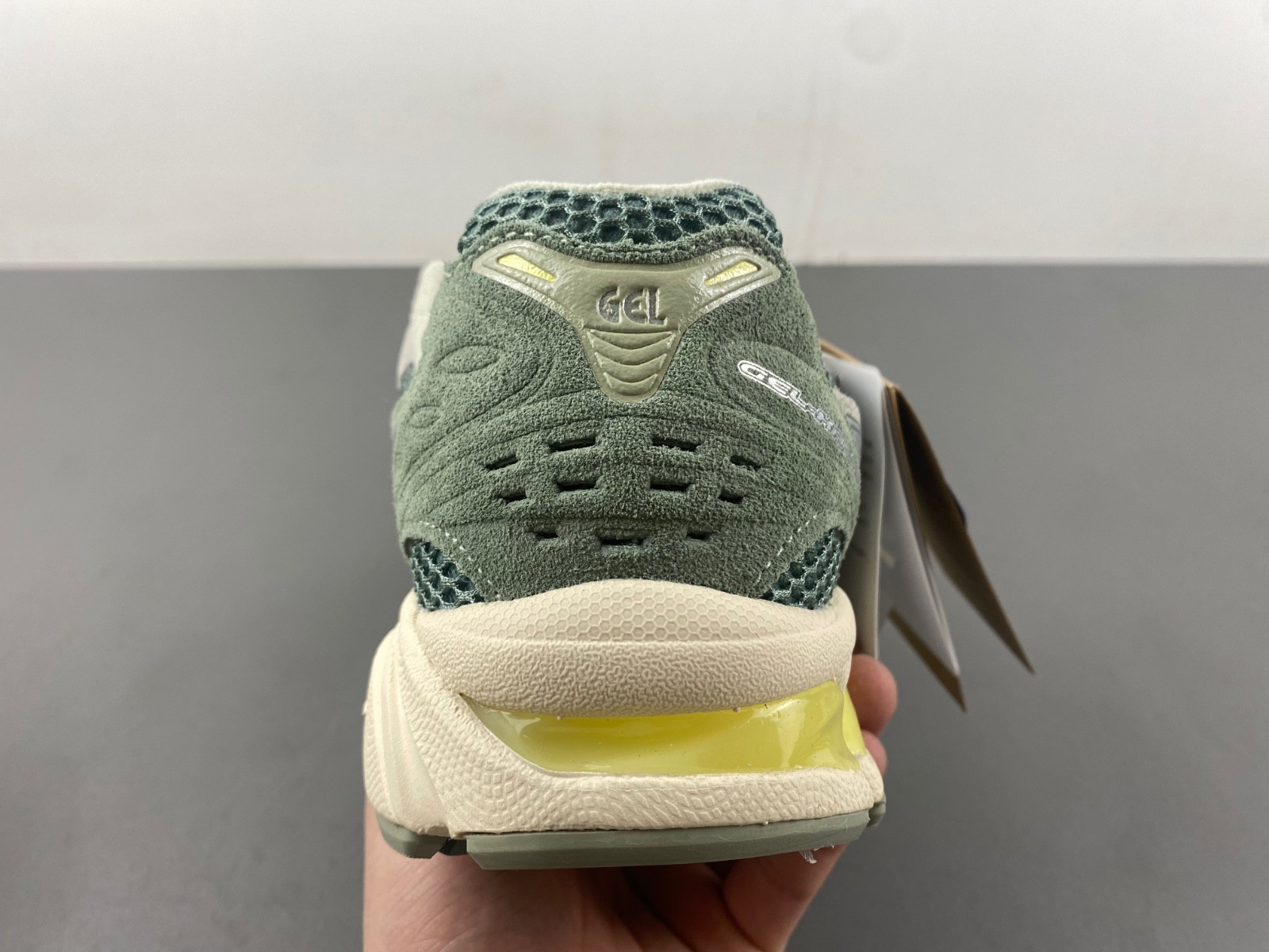 As*ic*s gel-kayano 14  1201a019-026