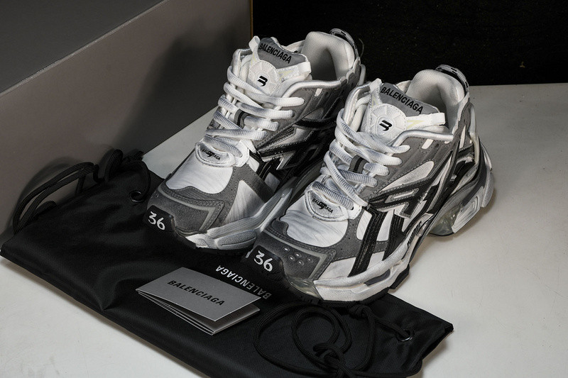 Balenciaga Runner W3RB5-9012