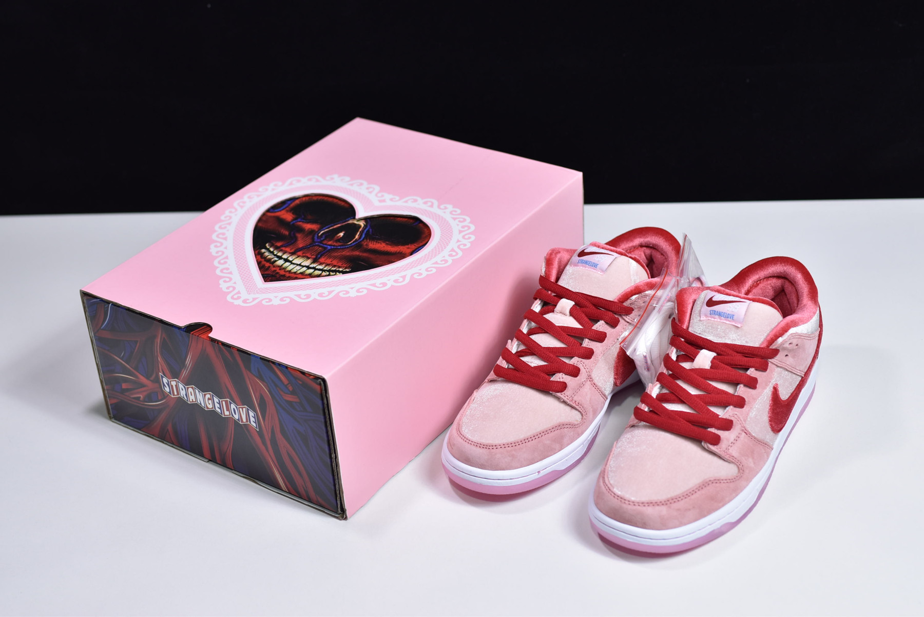 StrangeLove x Nike SB Dunk Low “Valentine’s Day” CT2552-800