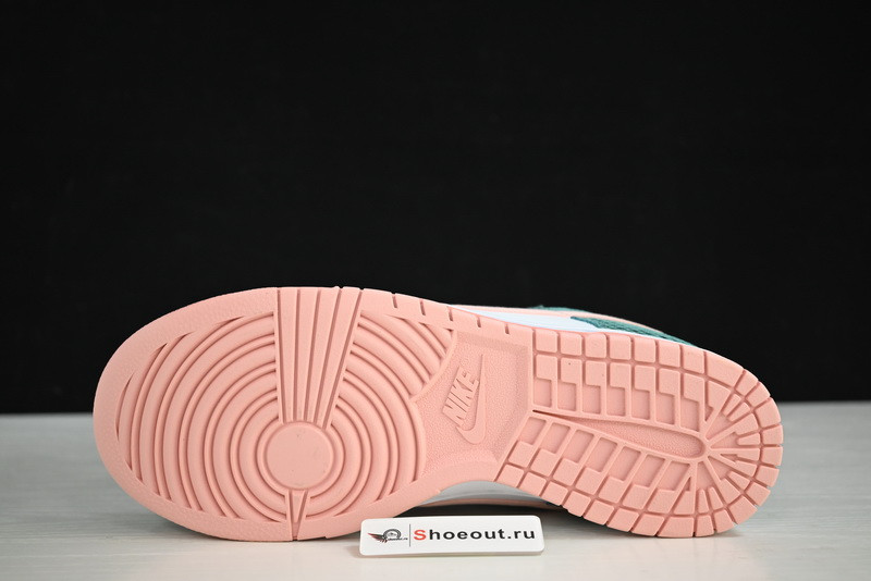 Nike Dunk Low “Snakeskin” DR8577-300