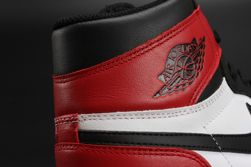 Air Jordan 1 Retro Black Toe 555088-125