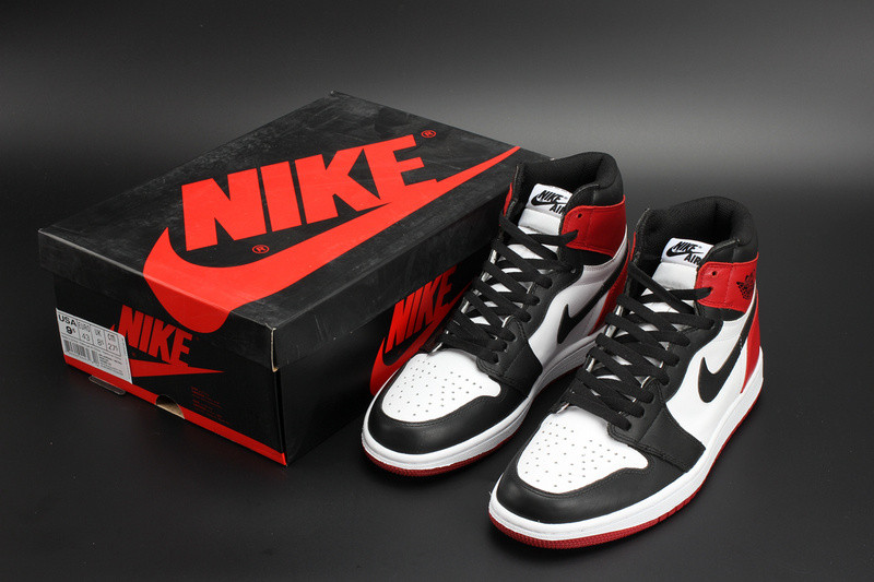 Air Jordan 1 Retro Black Toe 555088-125