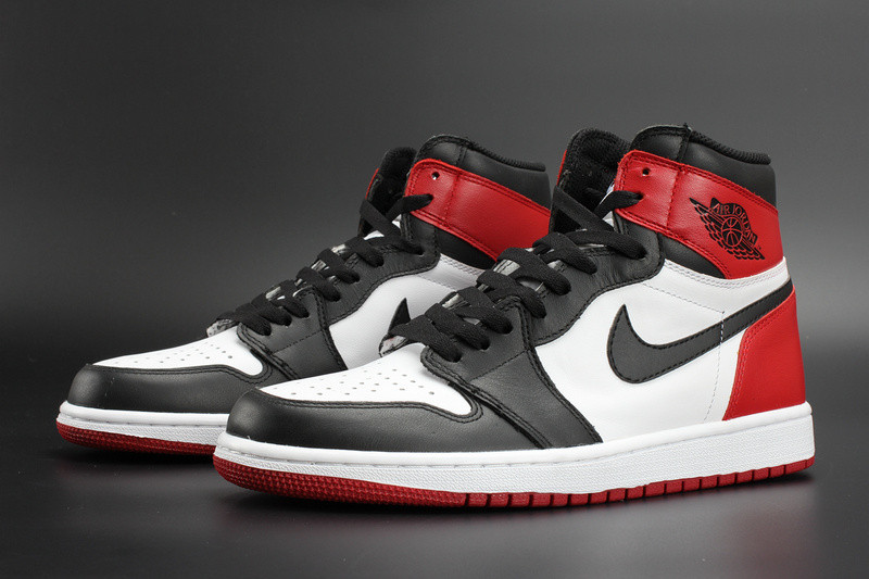 Air Jordan 1 Retro Black Toe 555088-125
