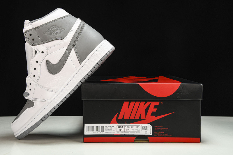 Air Jordan 1 High OG “Stealth” 555088-037