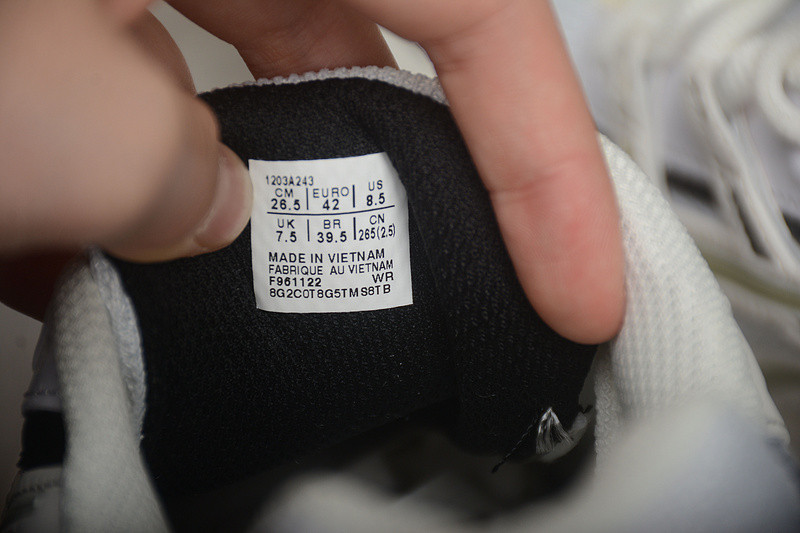 As*ic*s gel-1090 1203a243-028