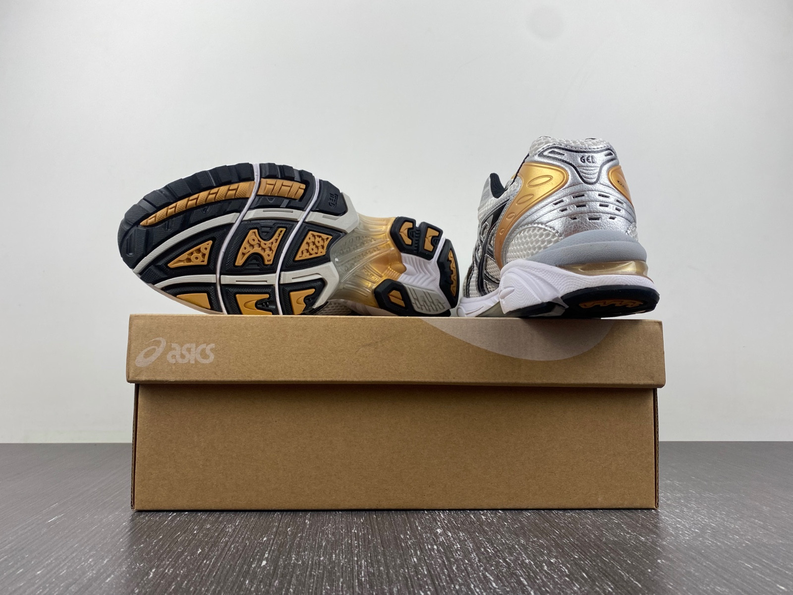 As*ic*s gel-kayano 14  1201a019-250