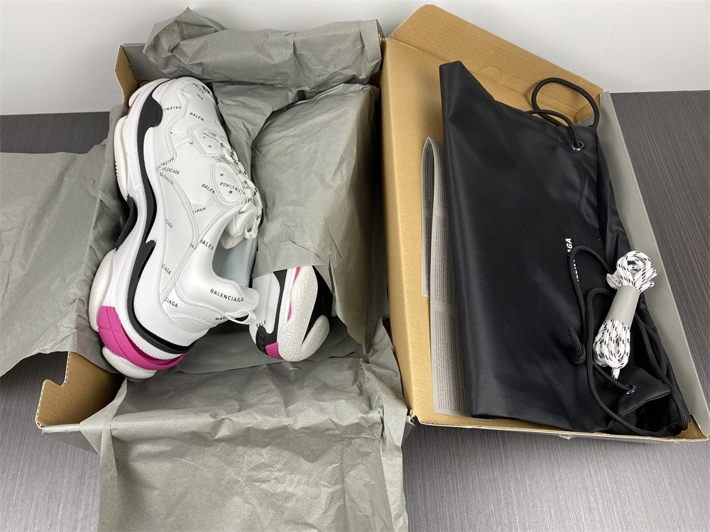 BLCG Triple S 524039-W2FA4-9155