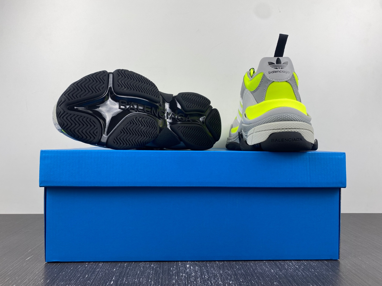 Ba*len*cia*ga triple s  712821 w2zb5 7512