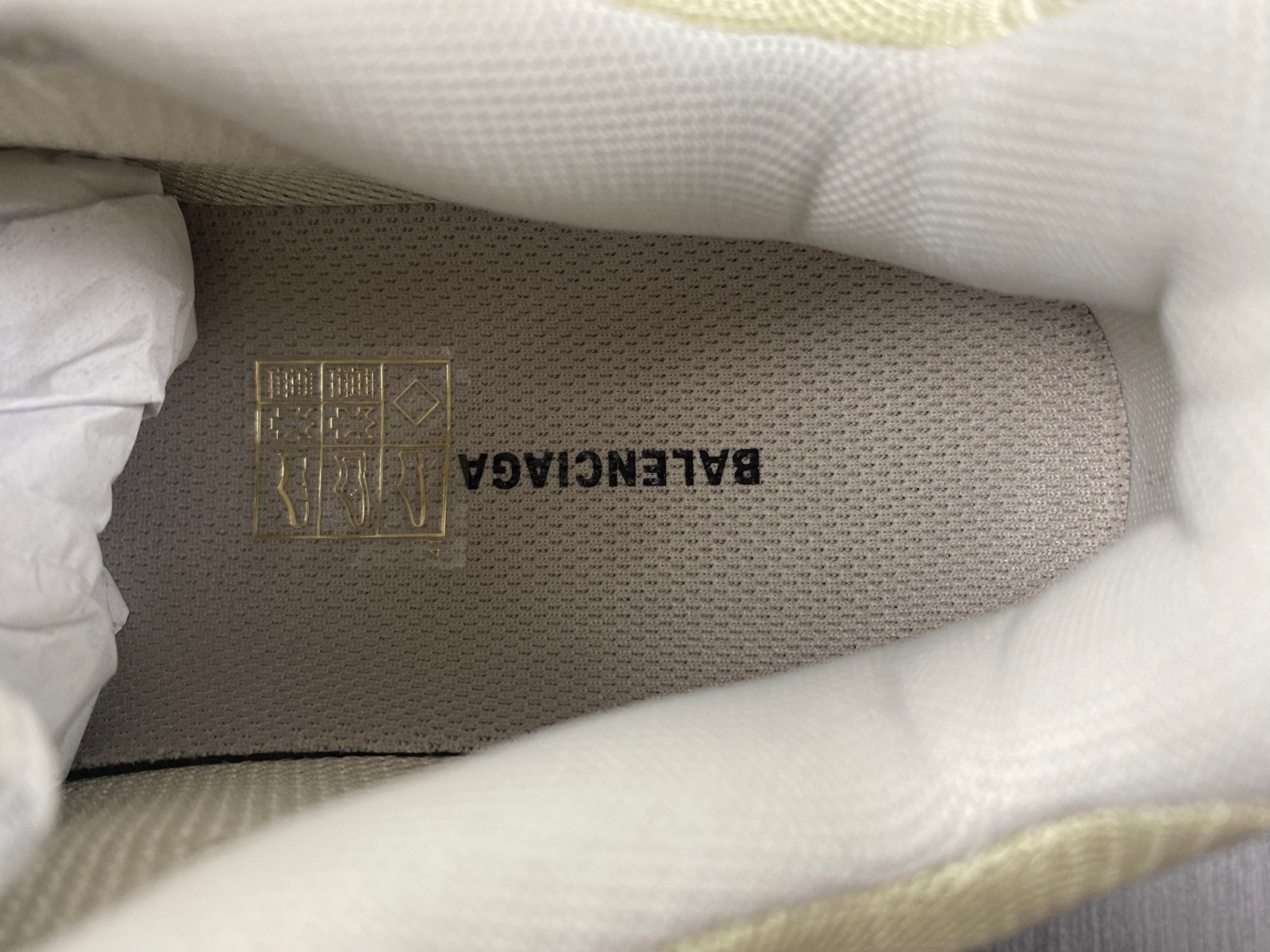 Ba*len*cia*ga triple s  524039 w2fw4 9790