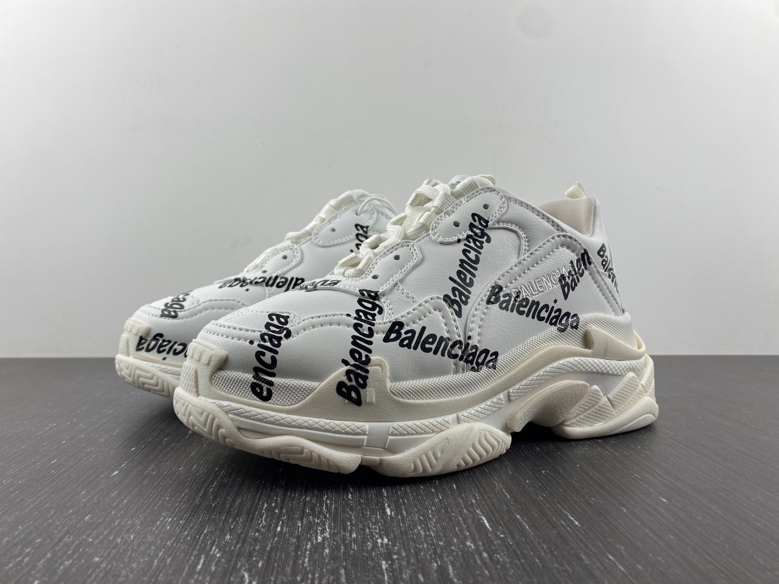 Ba*len*cia*ga triple s  524039 w2fa8 9010