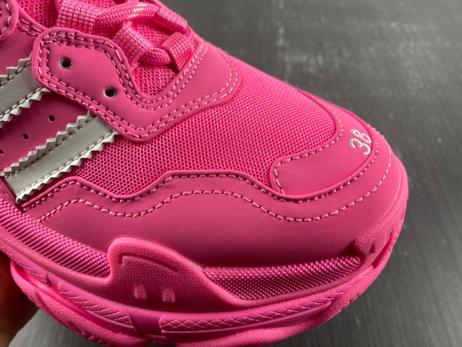 Ba*len*cia*ga triple s  712764 w2zb6 5590