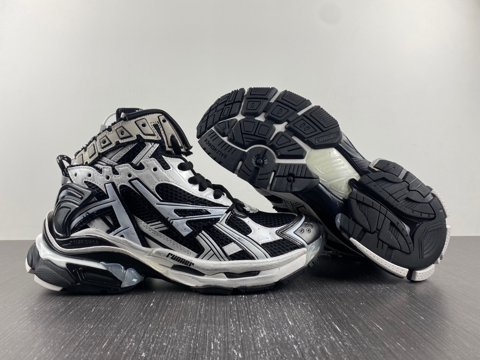 Ba*len*cia*ga runner 695764 w3rh2 9010