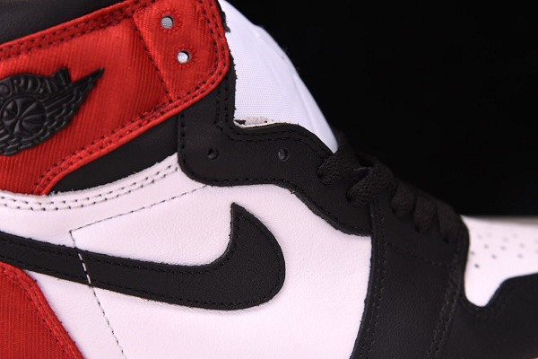 Air Jordan 1 Retro High “Satin Black Toe” CD0461-016