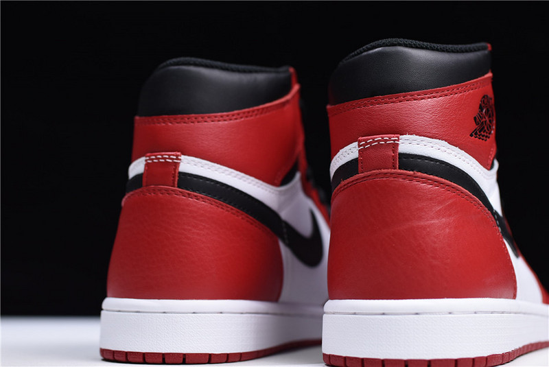 Air Jordan 1 Retro High OG "Chicago" 555088-101