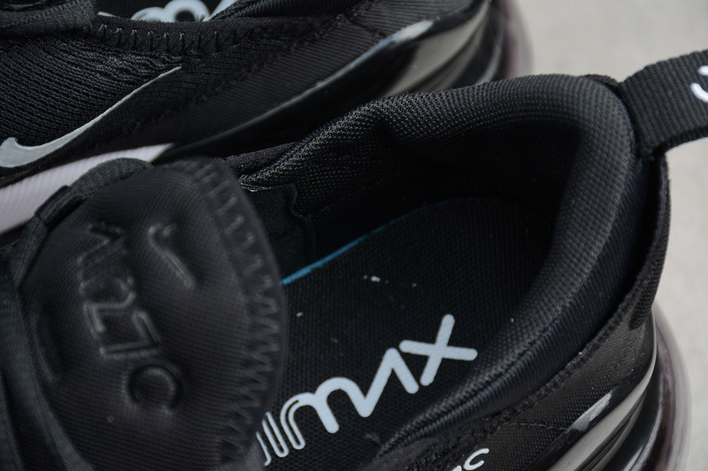 Nike Air Max 270 in black/white AH8050-002