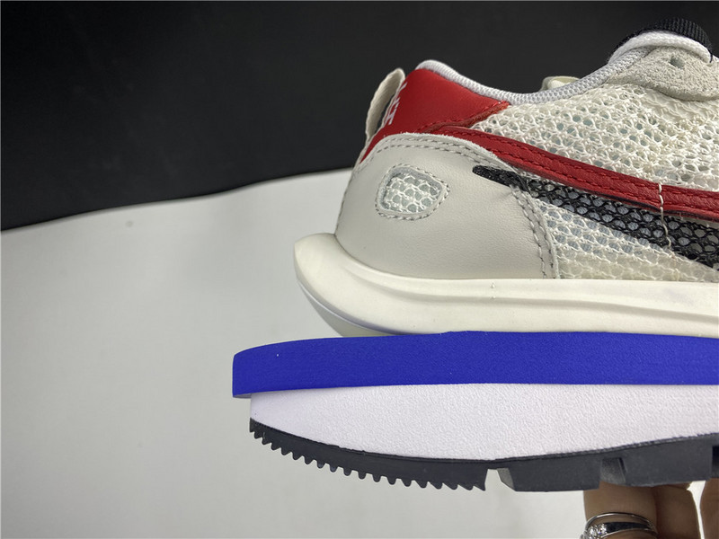 Sacai x Nike VaporWaffle “Royal Fuchsia”CV1363-100