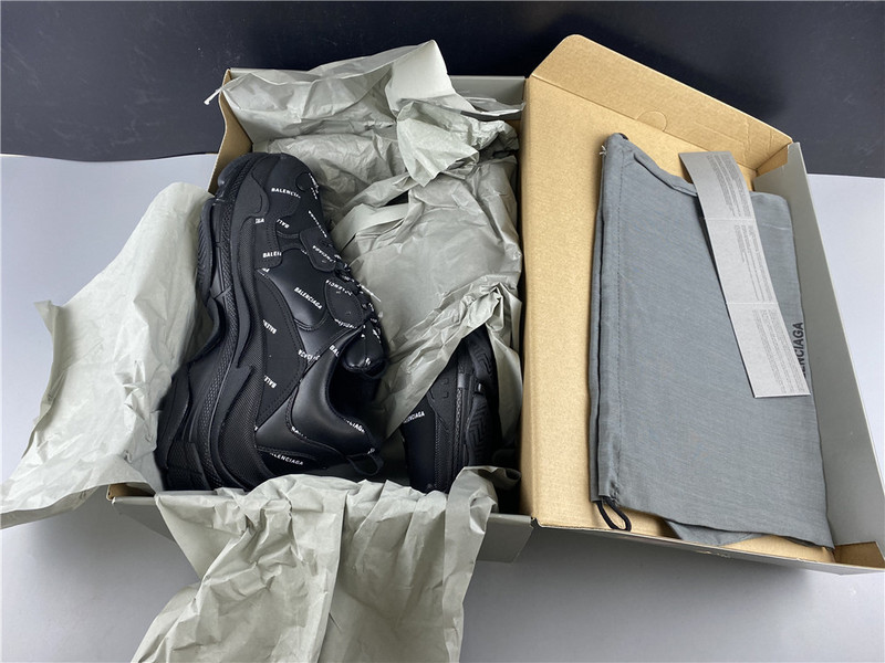 BLCG Triple S 524039-W06E2-2020