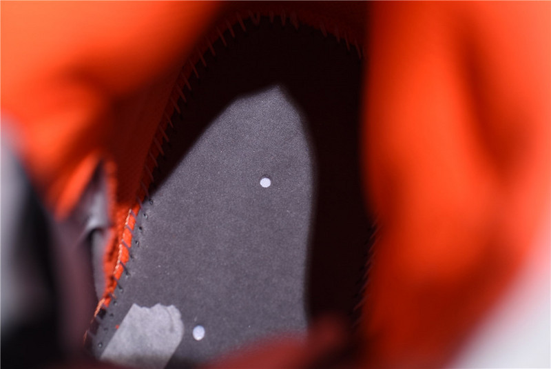 Air Jordan 1 Retro High OG “Neutral Grey” 555088-018