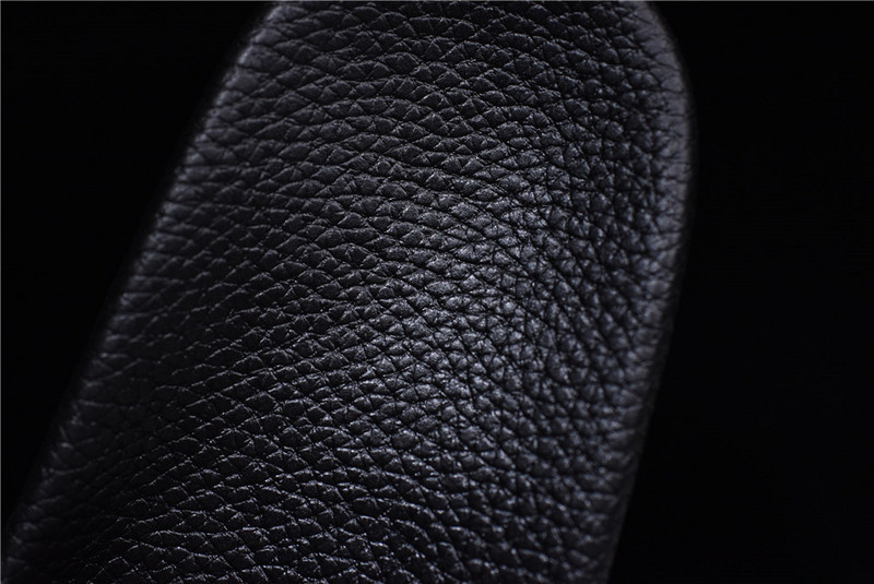 gc black s*p*e canvas G*u*iy print slide