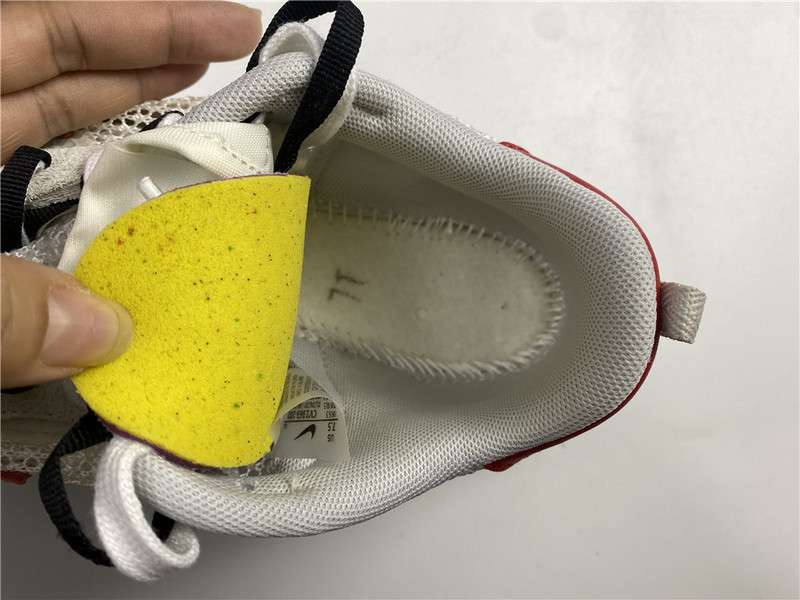 Sacai x Nike VaporWaffle “Royal Fuchsia”CV1363-100