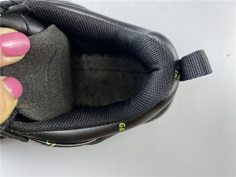 BLCG Triple S 542039-W2FA1-7633