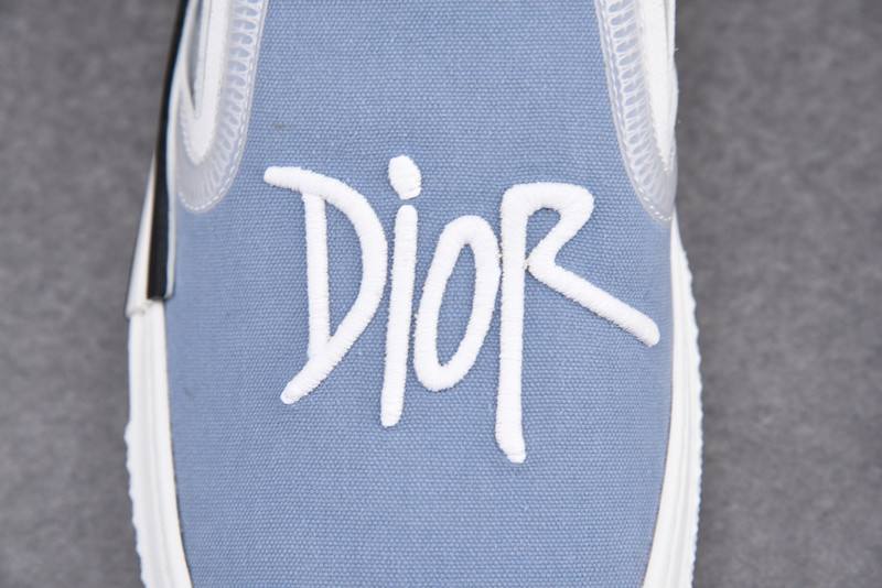 DR B23 Low Top Sneaker