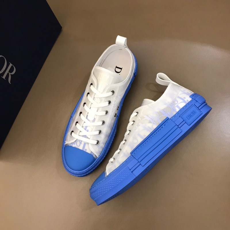 DR B23 Low Top Sneaker
