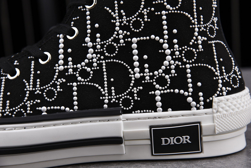 DR B23 High Top Sneaker