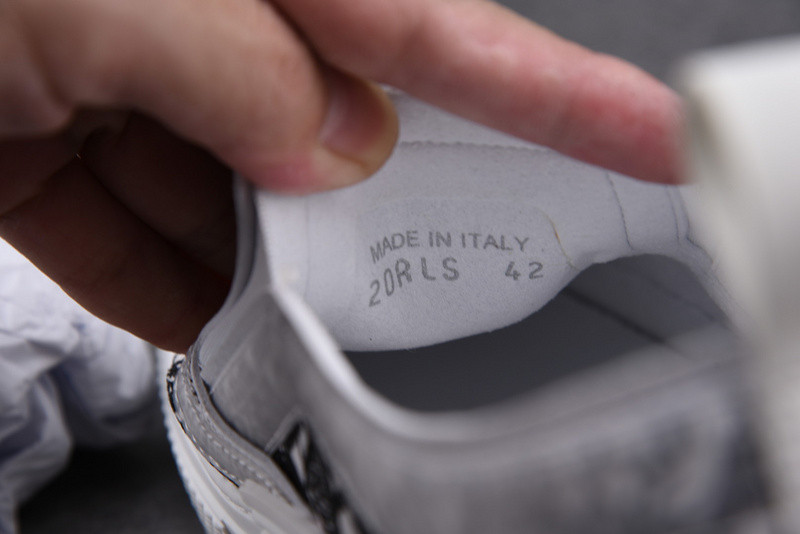 DR B23 Low Top Sneaker