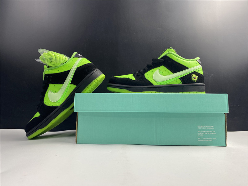 Nike SB Dunk Low “Stay Home”