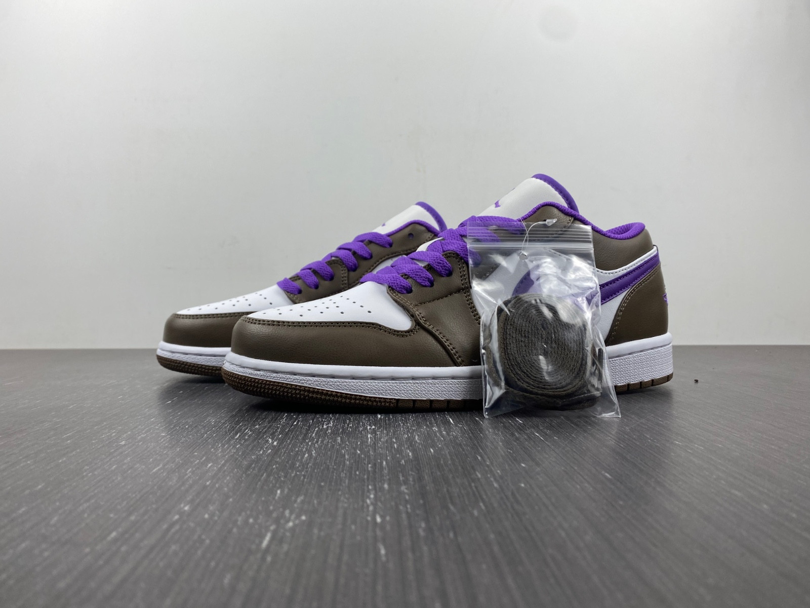 Air Jordan 1 Low “Palomino” 553558-215