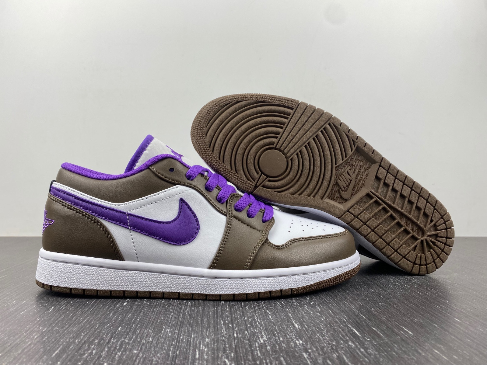 Air Jordan 1 Low “Palomino” 553558-215