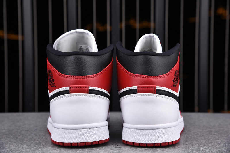 Air Jordan 1 Mid “Chicago” 554724-173
