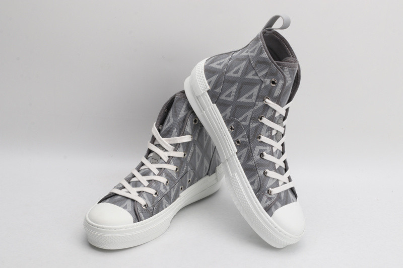 DR B23 High Top Sneaker