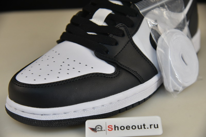 Air Jordan 1 Low “Panda” DC0774-101