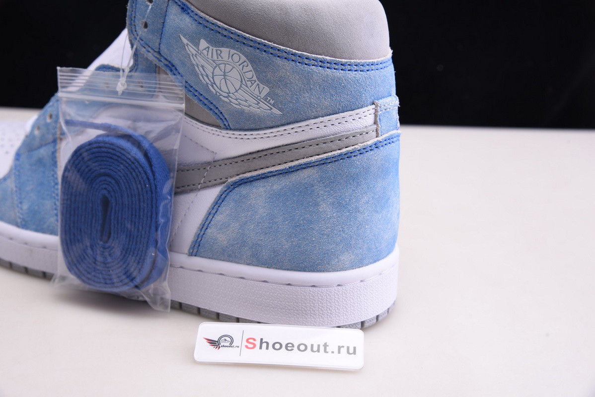 Air Jordan 1 High OG “Hyper Royal” 555088-402