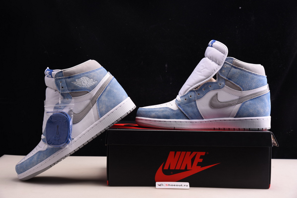 Air Jordan 1 High OG “Hyper Royal” 555088-402