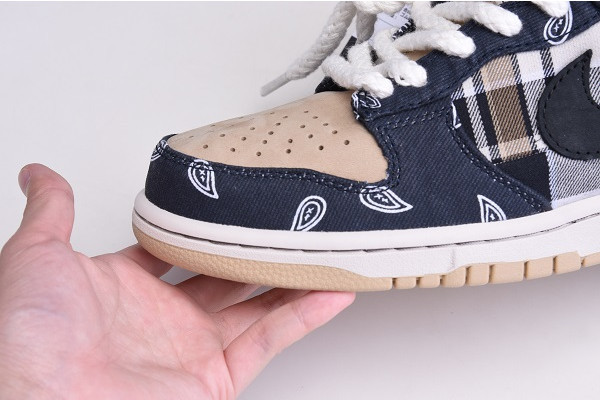 Travis Scott x Nike SB Dunk Low CT5053-001