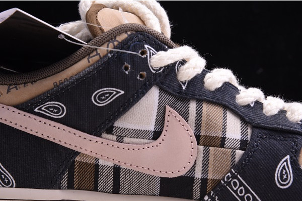 Travis Scott x Nike SB Dunk Low CT5053-001