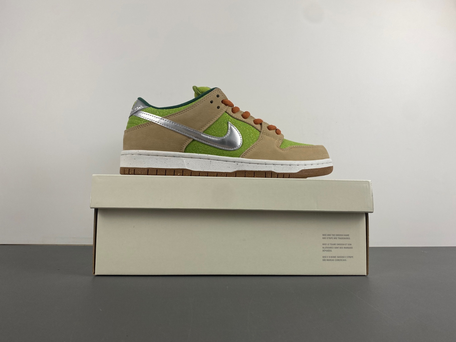 Nike SB Dunk Low “Escargot” FQ7585-200