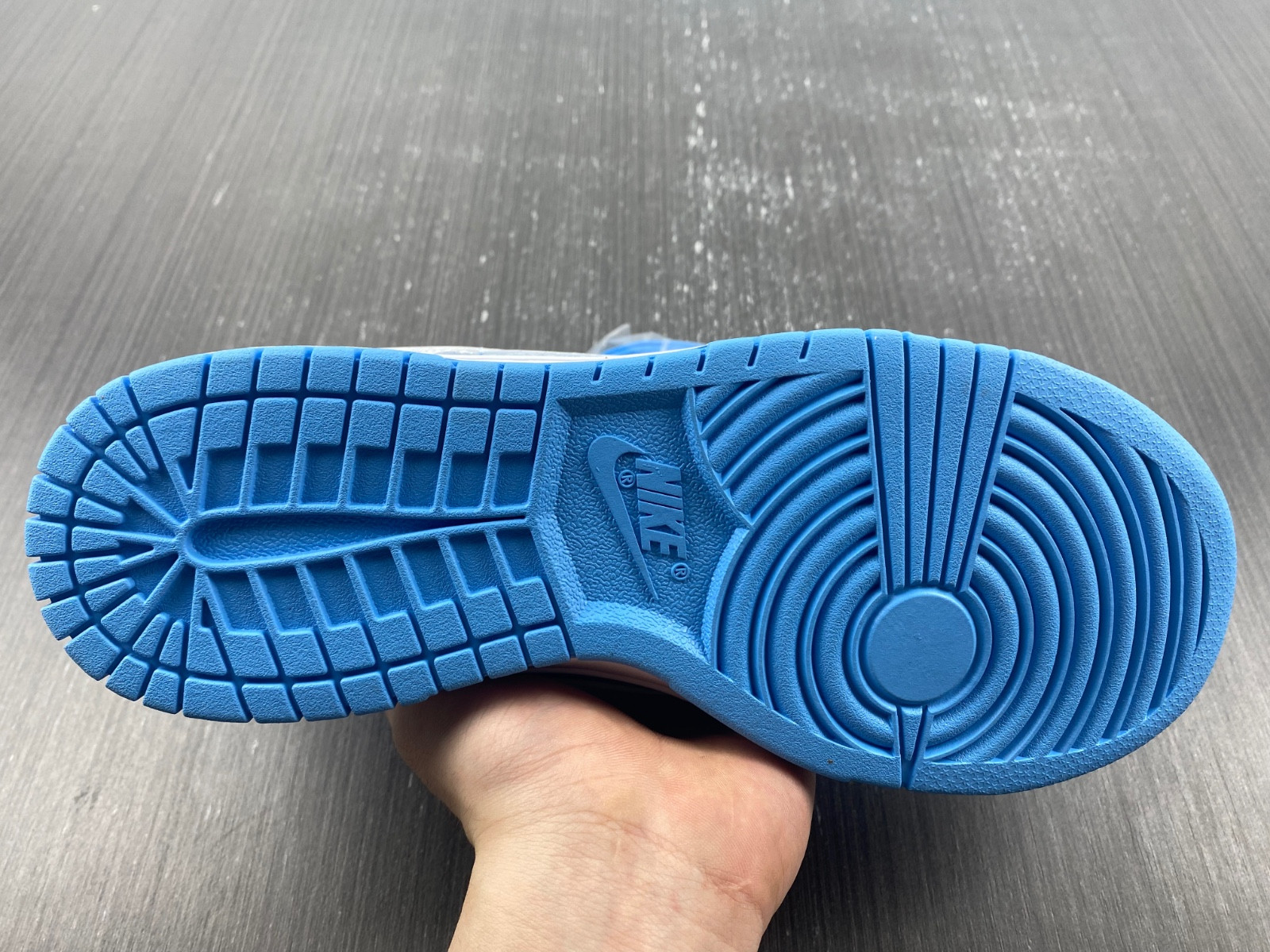 Nike Dunk Low WMNS “Reverse UNC” DJ9955-101