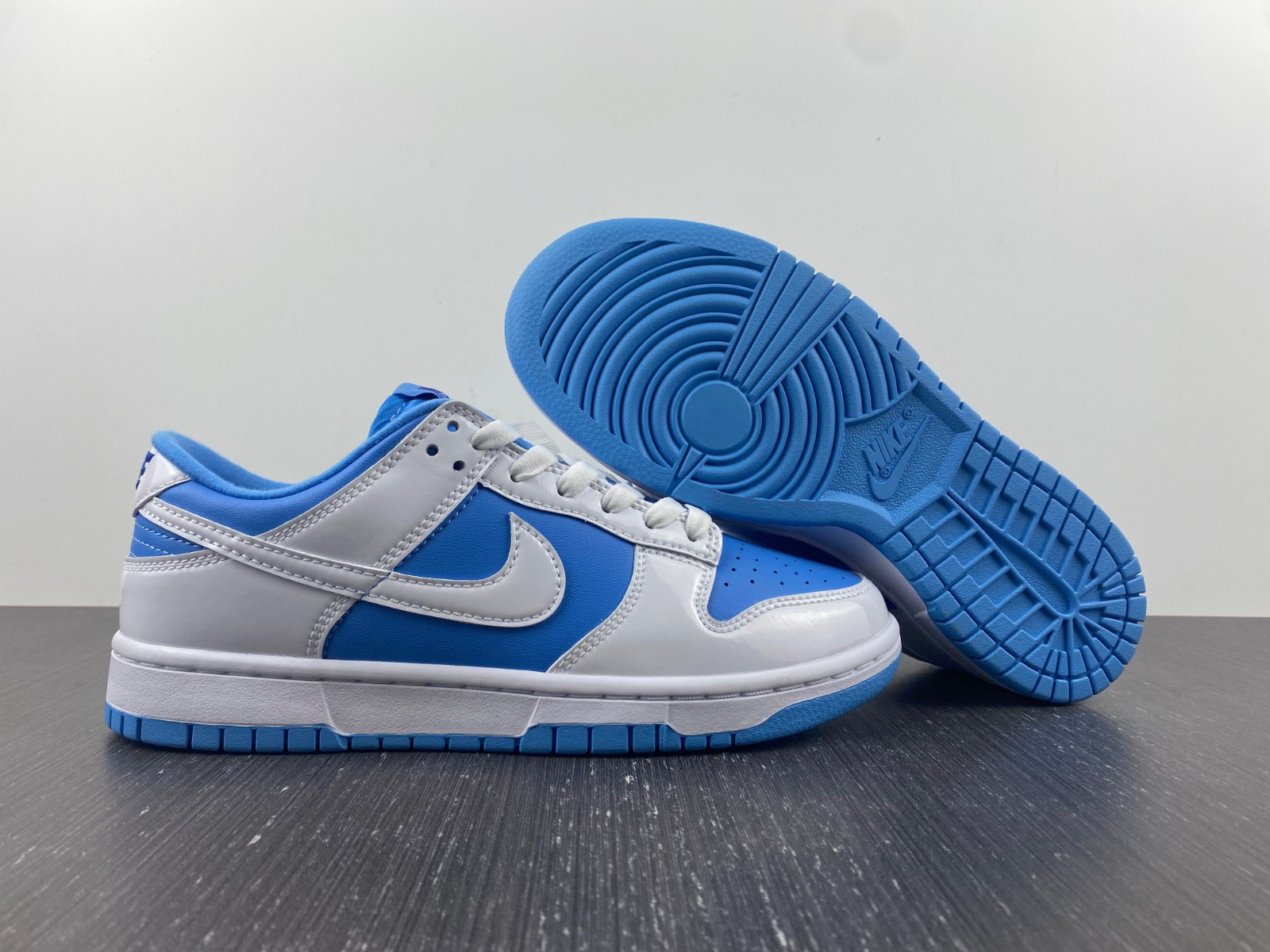 Nike Dunk Low WMNS “Reverse UNC” DJ9955-101