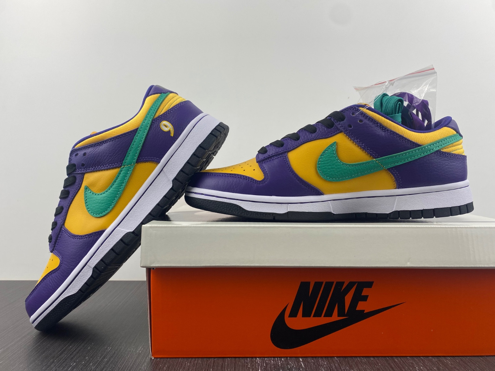Nike Dunk Low “Lisa Leslie” DO9581-500
