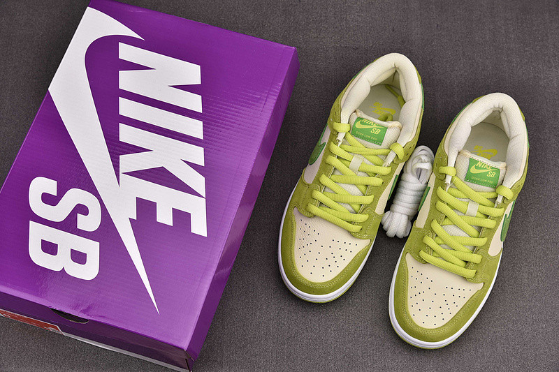 Nike SB Dunk Low “Green Apple” DM0807-300