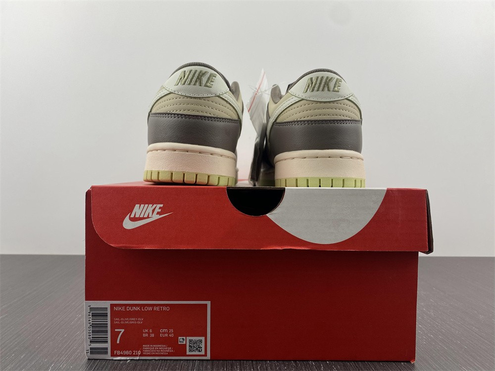 SB Dunk Low "Khaki" FB4960-210
