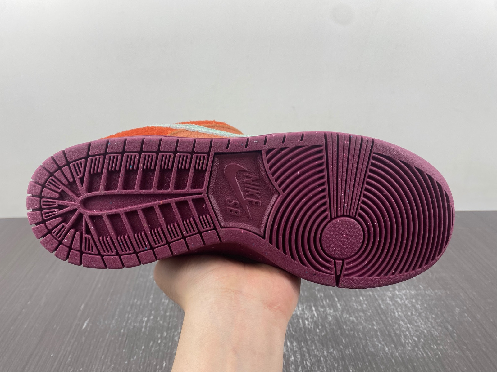 Nike SB Dunk Low “Mystic Red” DV5429-601