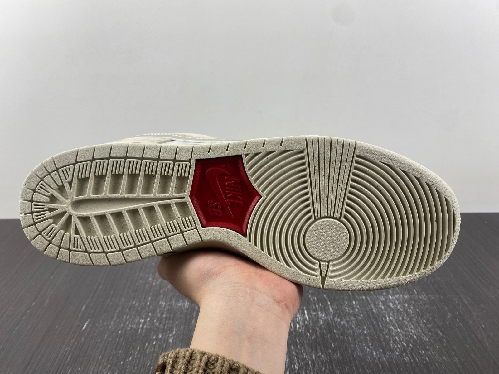 Nike SB Dunk Low “City of Love” FZ5654-100