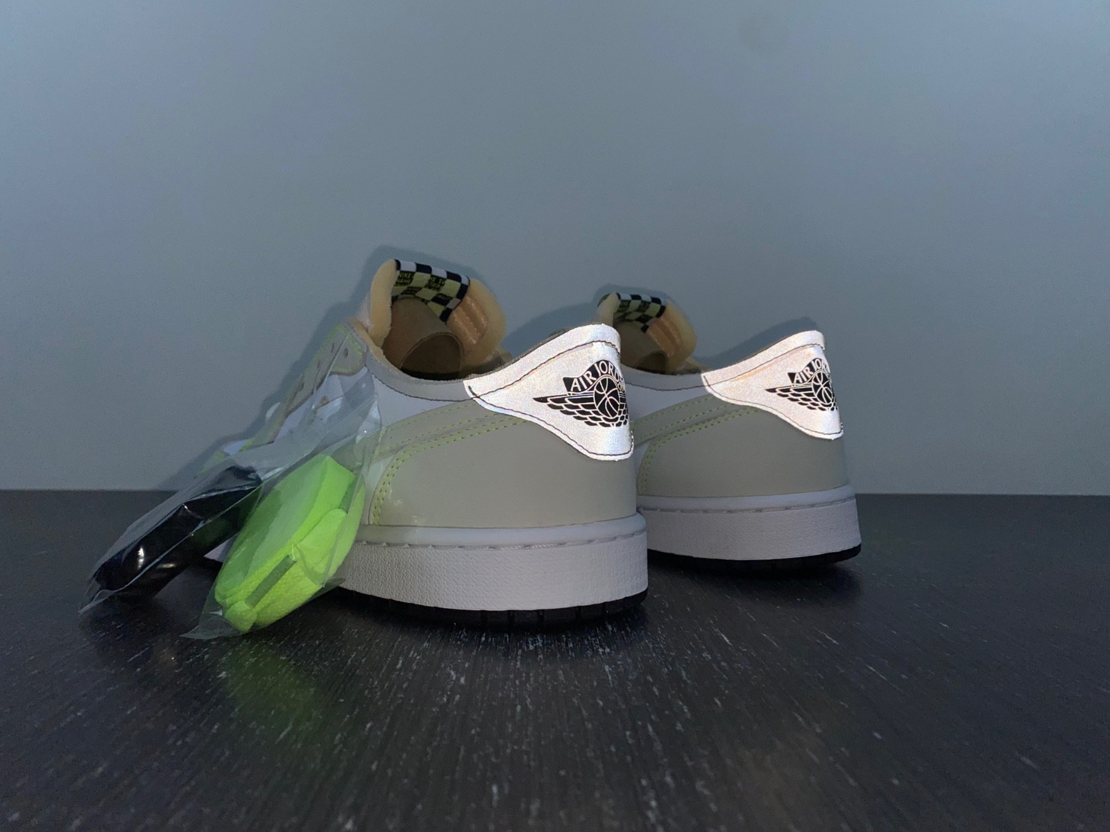 Jordan 1 Retro Low White Ghost Green Black  DM7837-103