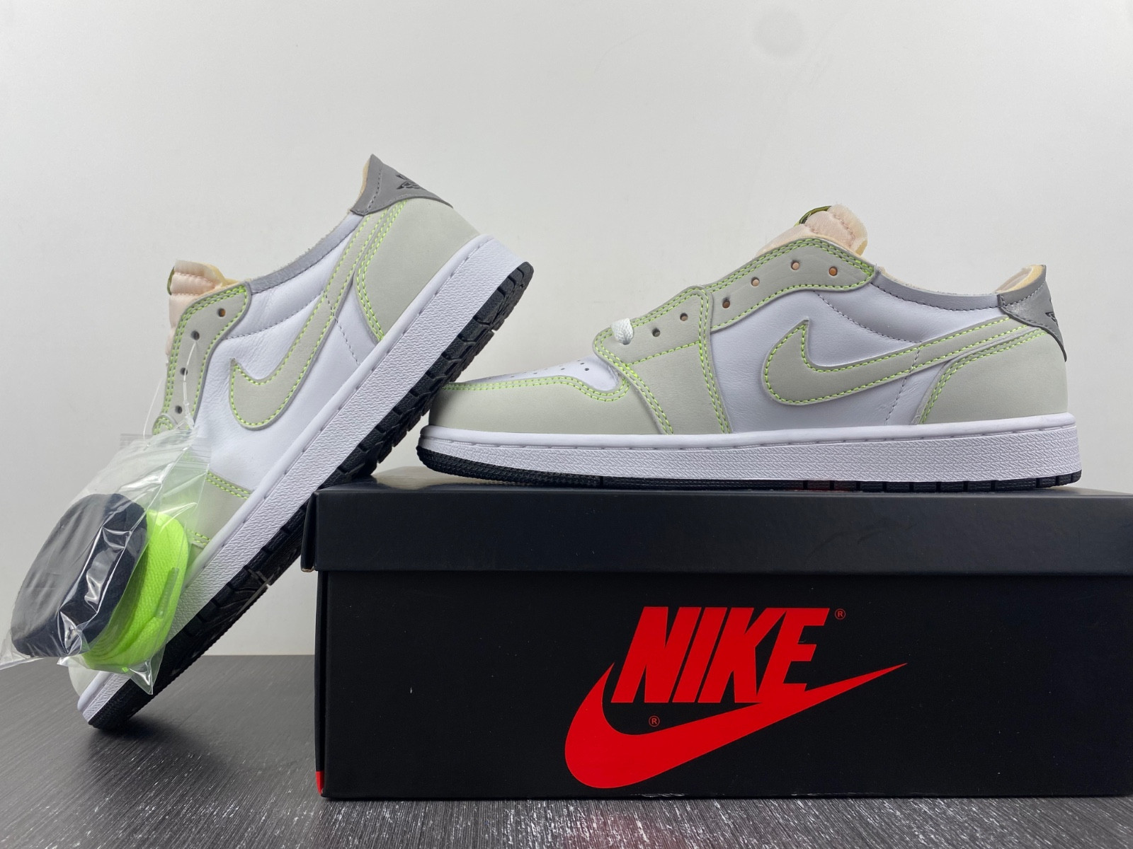 Jordan 1 Retro Low White Ghost Green Black  DM7837-103