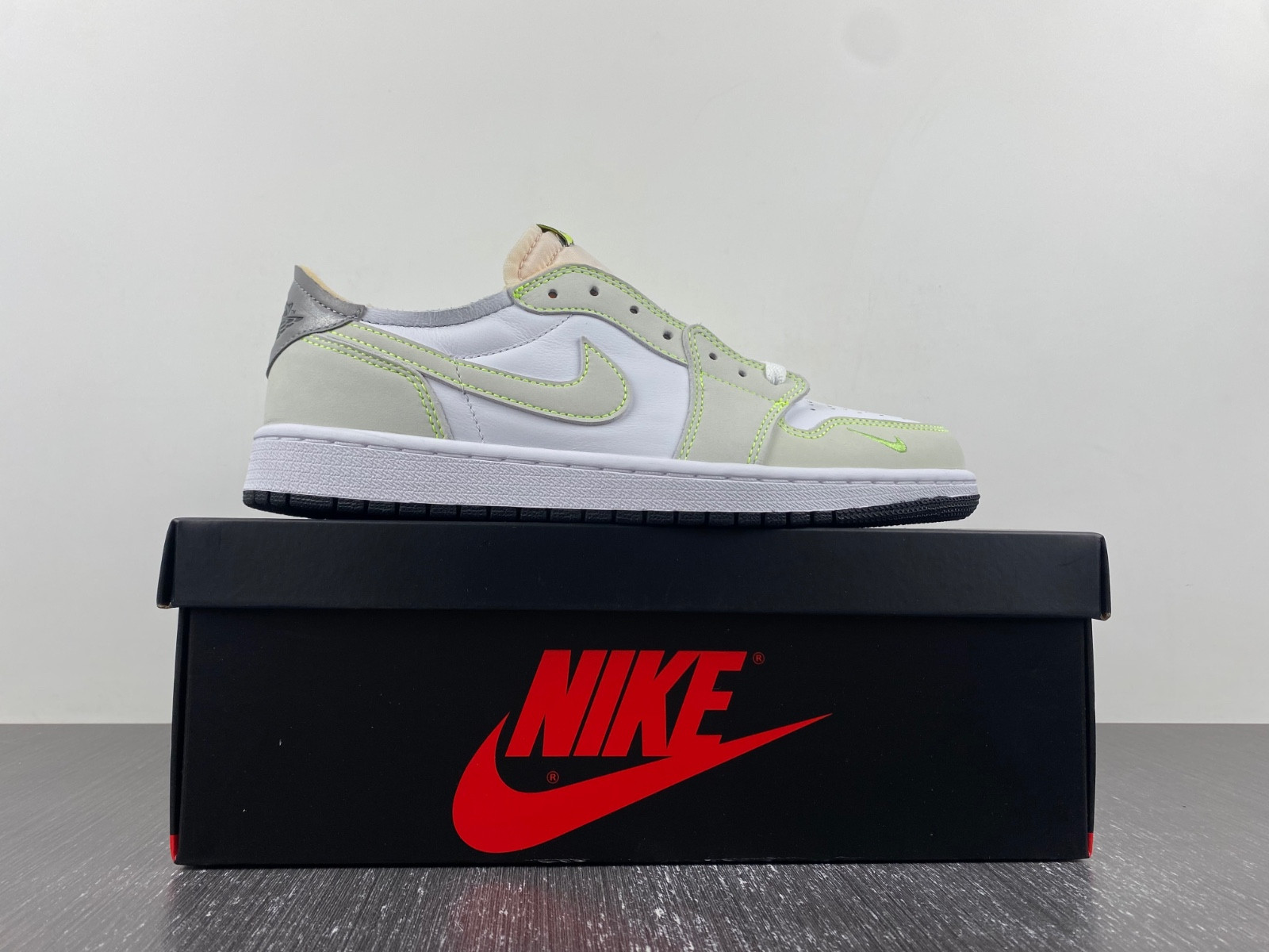 Jordan 1 Retro Low White Ghost Green Black  DM7837-103